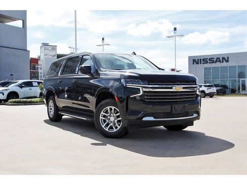 Used 2024 Chevrolet Suburban LT image 1