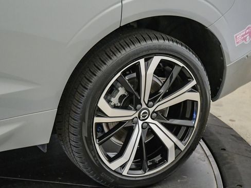 Certified 2024 Volvo XC60 T8 Ultimate w/ Protection Package Premier AWD/4WD image 11