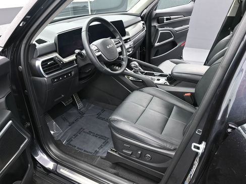 Used 2025 Kia Telluride SX w/ SX Captain's Chair Package image 17