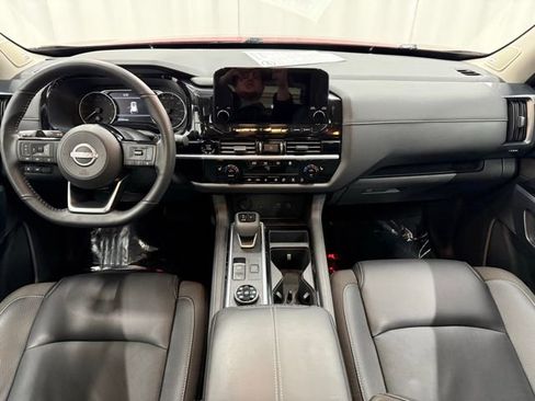 Used 2025 Nissan Pathfinder SL w/ SL Premium Package image 4