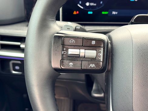 Used 2025 Hyundai Santa Fe Limited image 30