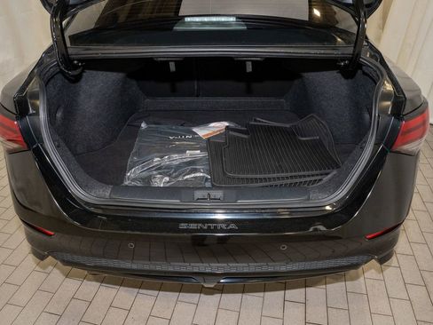 Certified 2022 Nissan Sentra SR w/ Midnight Edition image 5