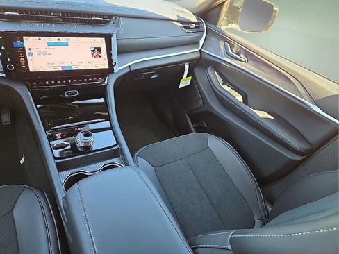 New 2026 Jeep Grand Cherokee L 4WD image 13