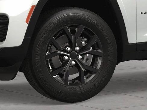 New 2025 Jeep Grand Cherokee Altitude image 11