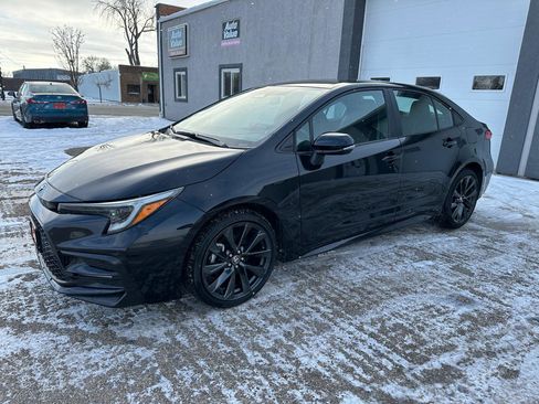 Used 2023 Toyota Corolla SE FWD image 4