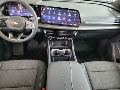 Used 2026 Chevrolet Traverse LT FWD image 9