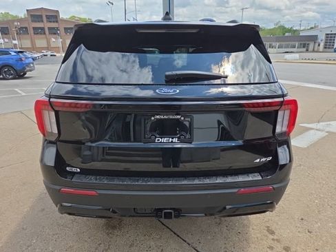 New 2026 Ford Explorer ST-Line w/ ST-Line Street Pack AWD/4WD image 6