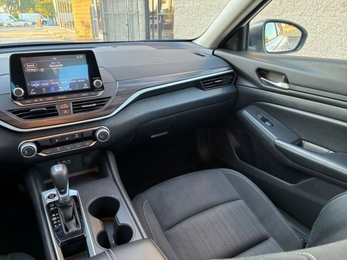 Used 2025 Nissan Altima 2.5 SV FWD image 36