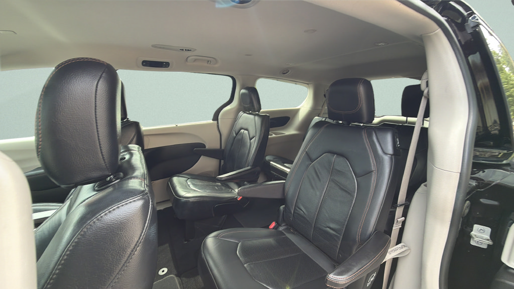 Used 2018 Chrysler Pacifica Touring-L FWD image 27