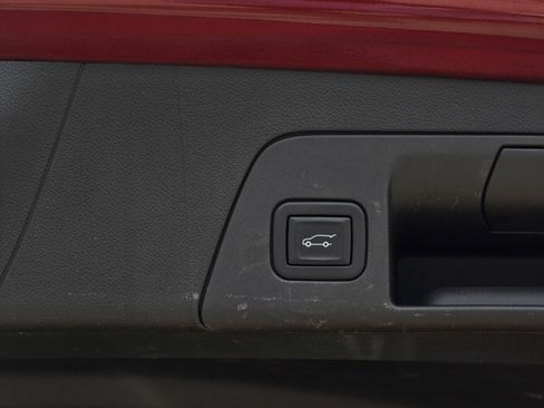 Used 2023 Buick Envision Essence w/ Premium Seat Package FWD image 9