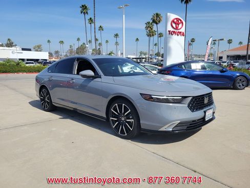 Used 2025 Honda Accord Touring image 2
