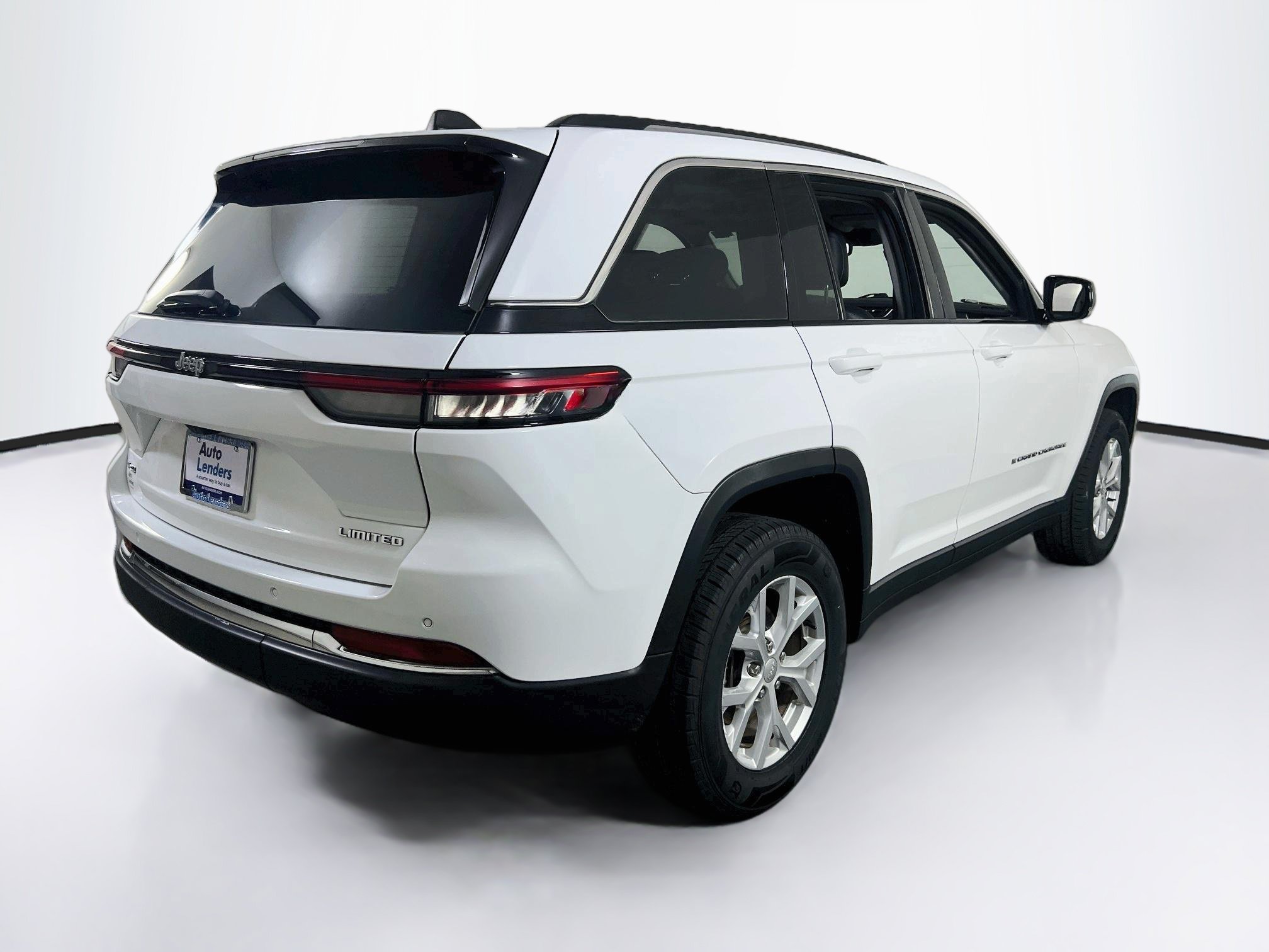 Used 2023 Jeep Grand Cherokee Limited AWD/4WD image 5