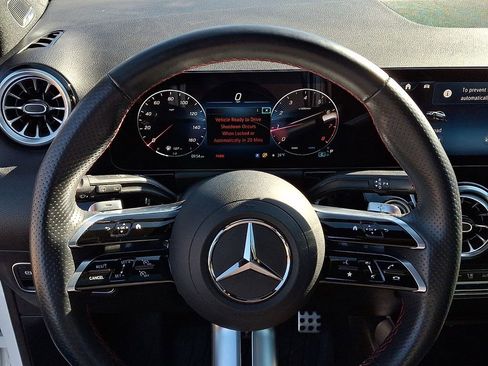 Used 2024 Mercedes-Benz GLA 250 4MATIC image 21