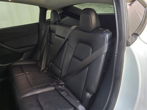 Used 2022 Tesla Model Y Performance image 17