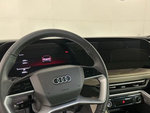 Used 2025 Audi Q5 Premium Plus w/ Premium Plus image 11