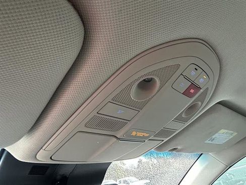 Used 2025 Genesis G70 2.5T image 21