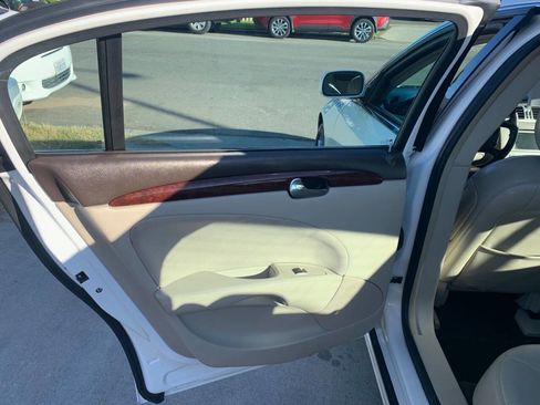 Used 2011 Buick Lucerne Super image 10