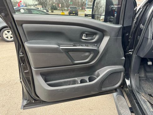 Used 2018 Nissan Titan SV w/ SV Convenience Package image 14