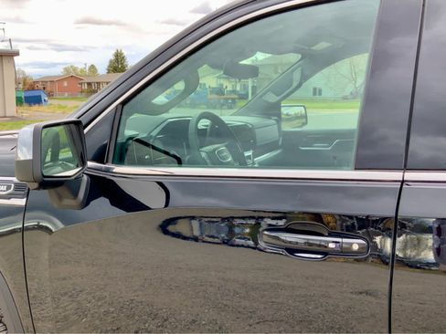 New 2025 GMC Sierra 1500 SLE w/ Preferred Package image 16