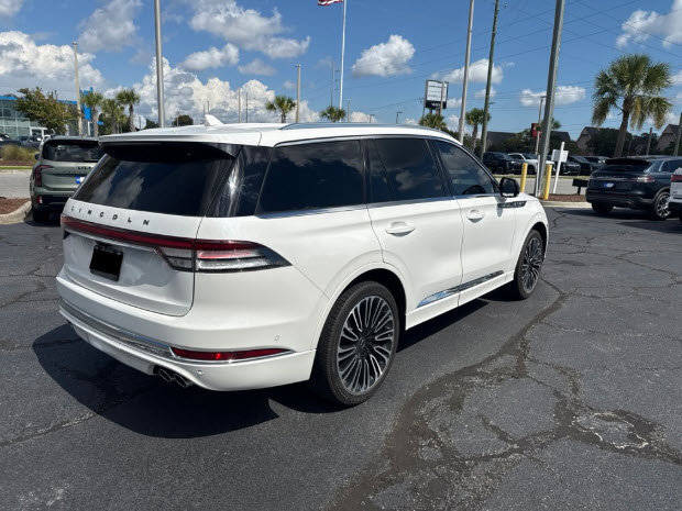 Used 2023 Lincoln Aviator Black Label w/ Class IV Trailer Tow Package AWD/4WD image 5