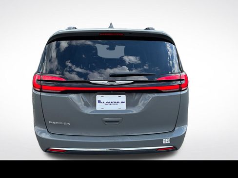 Used 2022 Chrysler Pacifica Touring-L FWD image 12