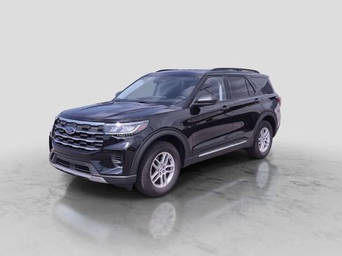 Used 2025 Ford Explorer Active AWD/4WD image 4