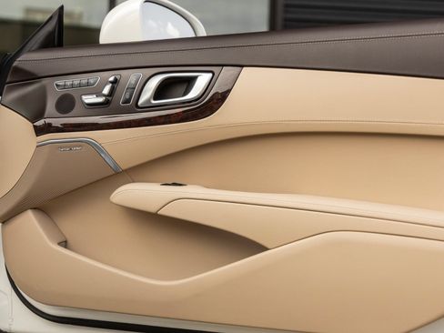 Used 2020 Mercedes-Benz SL 550 image 37
