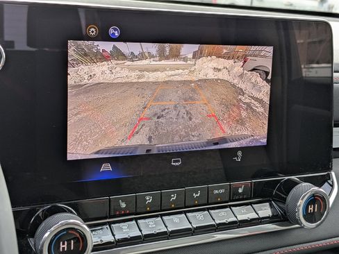 Used 2024 Chevrolet Colorado Z71 w/ Z71 Convenience Package 2 image 20