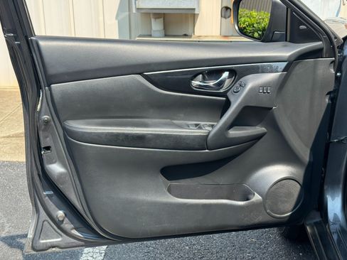 Used 2020 Nissan Rogue SL FWD image 39