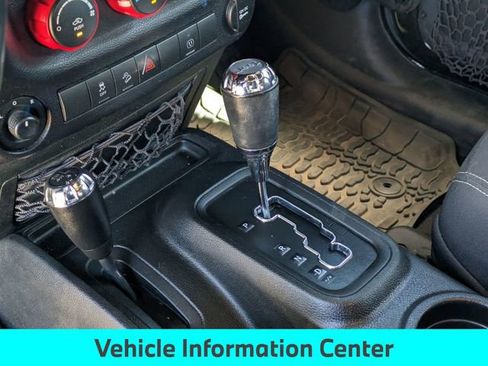 Used 2017 Jeep Wrangler Unlimited Rubicon w/ Connectivity Group image 21