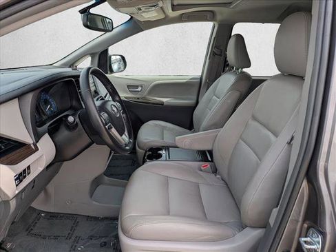 Used 2016 Toyota Sienna XLE w/ XLE Navigation Package image 16