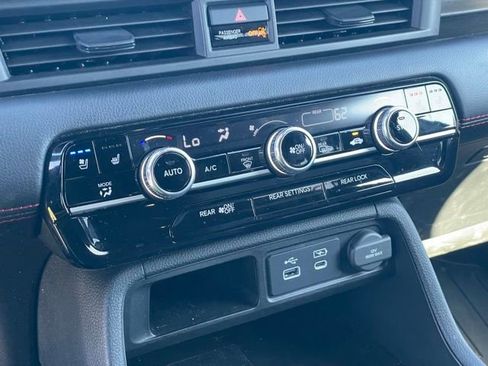 Used 2025 Honda Pilot Black Edition image 22
