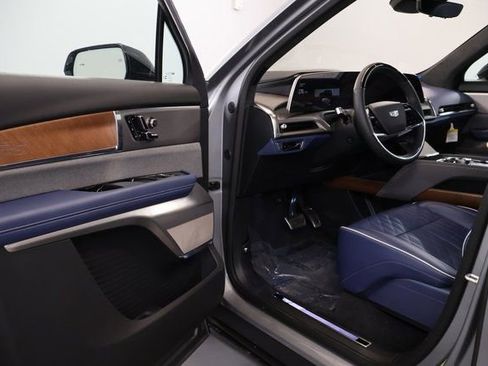 New 2026 Cadillac Vistiq Premium Luxury image 6