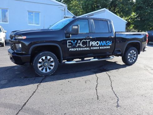 Used 2022 Chevrolet Silverado 2500 Custom w/ Custom Value Package AWD/4WD image 2