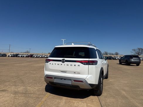 Certified 2025 Nissan Pathfinder SL image 23