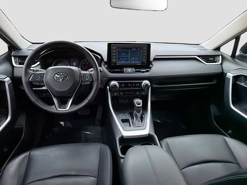 Used 2021 Toyota RAV4 XLE Premium image 17