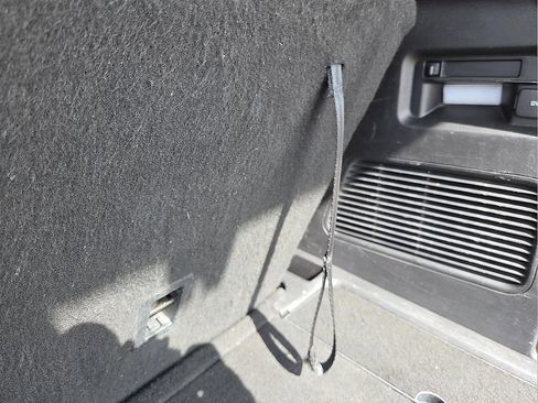 Used 2020 Ford Explorer XLT w/ Equipment Group 202A image 9