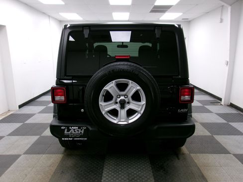 Used 2019 Jeep Wrangler Sport image 12
