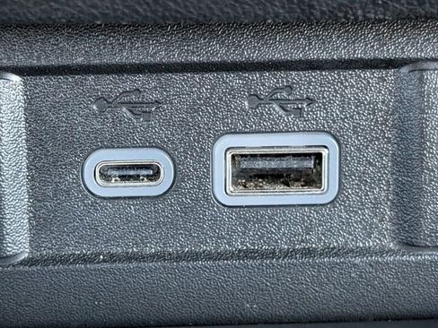 Used 2025 Chevrolet Colorado W/T RWD image 18