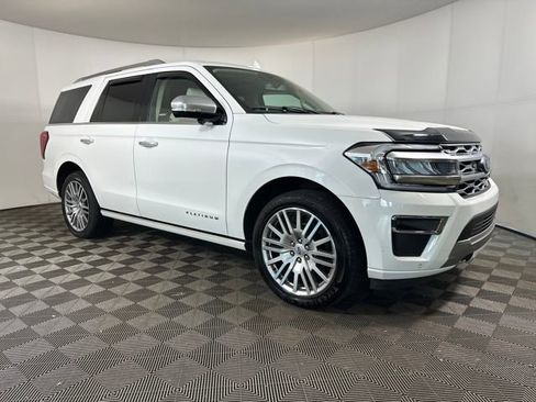 Used 2023 Ford Expedition Platinum image 2