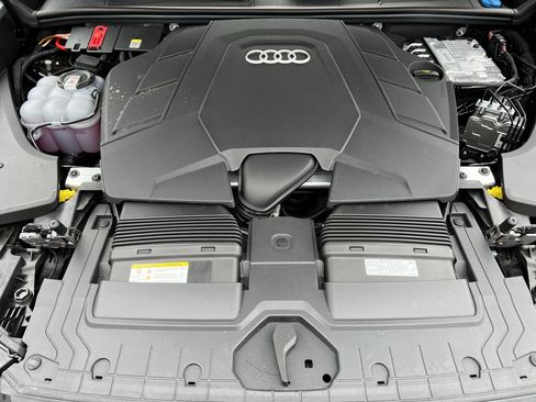 Used 2025 Audi Q8 Premium Plus image 36