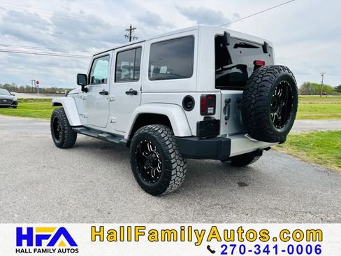 Used 2012 Jeep Wrangler Unlimited Sahara w/ Connectivity Group AWD/4WD image 3