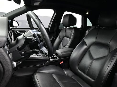 Certified 2021 Porsche Macan AWD/4WD image 5