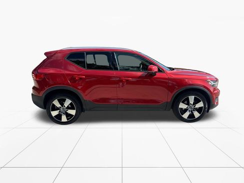 Used 2019 Volvo XC40 T4 Momentum FWD image 9