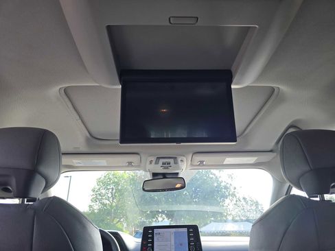 Certified 2024 Toyota Sienna XLE w/ XLE Plus Package image 20