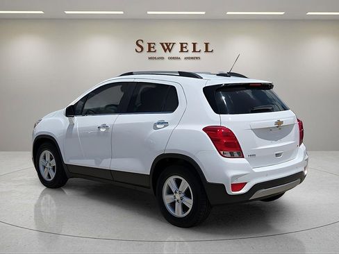 Used 2020 Chevrolet Trax LT w/ Driver Confidence Package FWD image 3