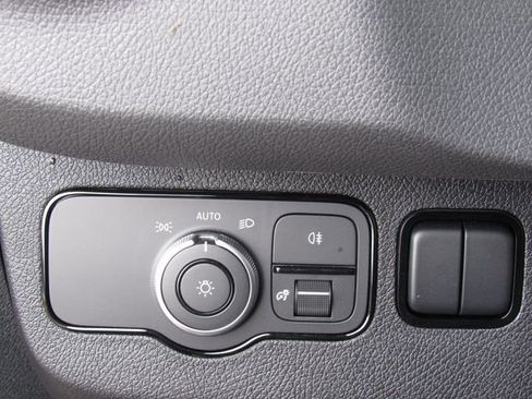 Used 2025 Mercedes-Benz Sprinter 2500 image 34