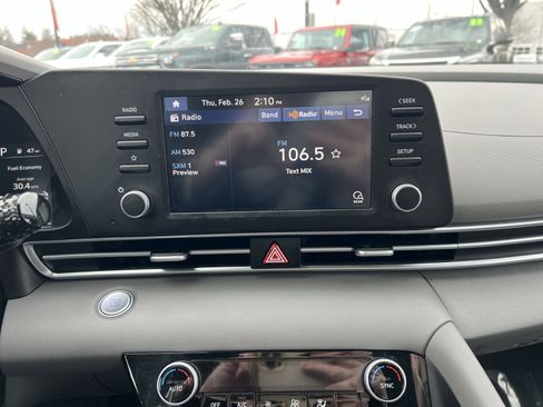 Used 2023 Hyundai Elantra SEL image 17