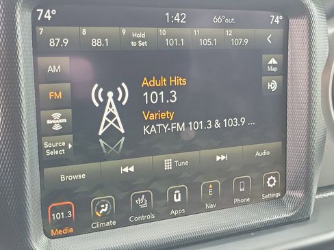 Used 2022 Jeep Gladiator Sport image 13