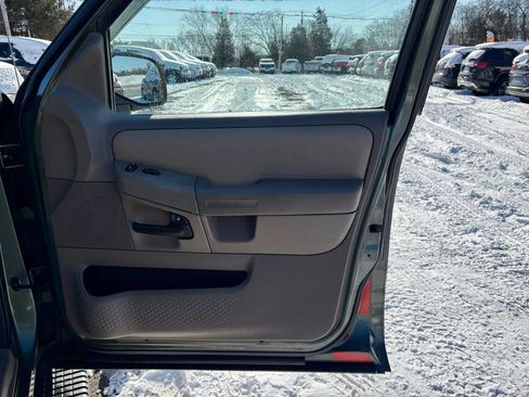 Used 2002 Ford Explorer XLT image 14